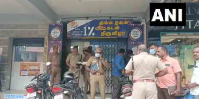 ചെന്നൈ നഗരത്തിലെ ബാങ്കിൽ പട്ടാപ്പകല് വൻ കവർച്ച ചെന്നൈ നഗരത്തിലെ ബാങ്കിൽ പട്ടാപ്പകല് വൻ കവർച്ച