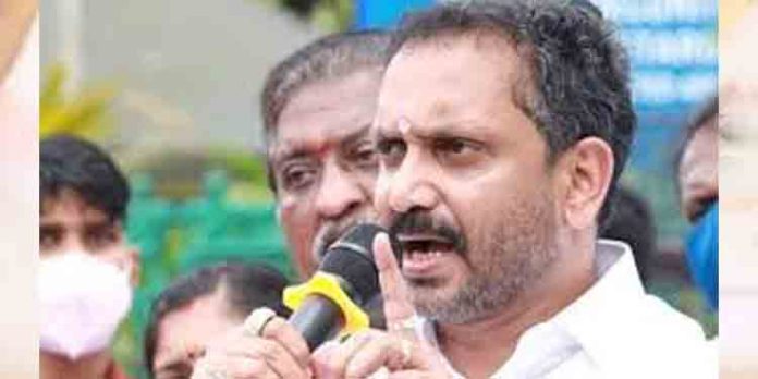പാകിസ്താന് ചാരനെ പോലെയാണ് ജലീലിന്റെ വാക്കുകളെന്നു കെ സുരേന്ദ്രന് പാകിസ്താന് ചാരനെ പോലെയാണ് ജലീലിന്റെ വാക്കുകളെന്നു കെ സുരേന്ദ്രന്