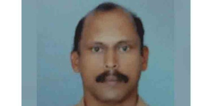 തൃശൂരില് സ്വാതന്ത്ര്യ ദിനാഘോഷത്തിനിടെ പോലീസ് ഉദ്യോഗസ്ഥന് കുഴഞ്ഞുവീണ് മരിച്ചു തൃശൂരില് സ്വാതന്ത്ര്യ ദിനാഘോഷത്തിനിടെ പോലീസ് ഉദ്യോഗസ്ഥന് കുഴഞ്ഞുവീണ് മരിച്ചു