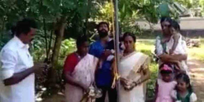 സ്വന്തം വീട്ടില് ദേശീയപതാക ഉയര്ത്തിയത് തല തിരിച്ച് ; ബുധനൂര് പഞ്ചായത്ത് വൈസ് പ്രസിഡന്റ് വിവാദത്തില് സ്വന്തം വീട്ടില് ദേശീയപതാക ഉയര്ത്തിയത് തല തിരിച്ച് ; ബുധനൂര് പഞ്ചായത്ത് വൈസ് പ്രസിഡന്റ് വിവാദത്തില്