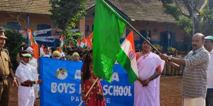 പറക്കോട് അമൃതാ ബോയ്സ് സ്കൂളിൽ നടന്ന സ്വാതന്ത്ര്യദിന റാലി പറക്കോട് അമൃതാ ബോയ്സ് സ്കൂളിൽ നടന്ന സ്വാതന്ത്ര്യദിന റാലി