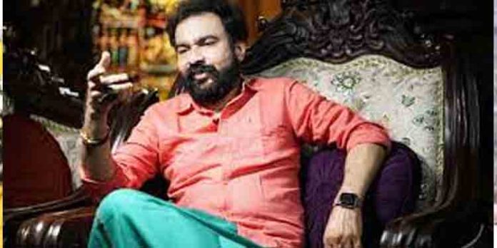മോന്സണ് മാവുങ്കലിനെതിരെ വെളിപ്പെടുത്തലുമായി മുന് ഡ്രൈവര് മോന്സണ് മാവുങ്കലിനെതിരെ വെളിപ്പെടുത്തലുമായി മുന് ഡ്രൈവര്