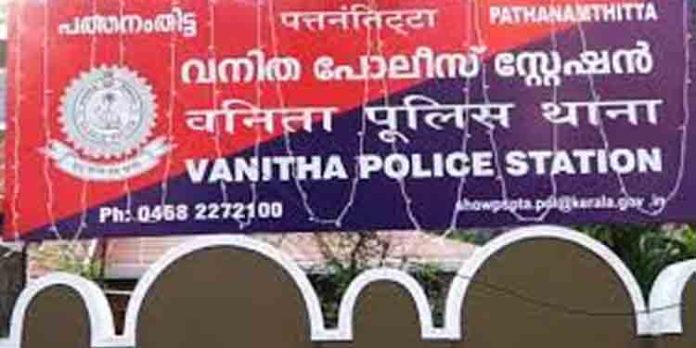 കൊടുംക്രിമിനലിന്റെ വാഹനത്തില് വനിത പോലിസ് ,വണ്ടി കിട്ടാത്തതു കൊണ്ട് കയറിയതാണെന്ന് വിശദീകരണം കൊടുംക്രിമിനലിന്റെ വാഹനത്തില് വനിത പോലിസ് ,വണ്ടി കിട്ടാത്തതു കൊണ്ട് കയറിയതാണെന്ന് വിശദീകരണം