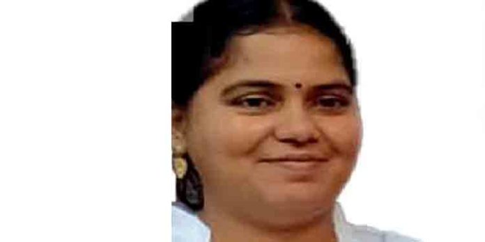 മലയാളി റെയില്വേ ഉദ്യോഗസ്ഥയെ ട്രാക്കിലേക്കു തെറിച്ചു വീണു മരിച്ച നിലയില് കണ്ടെത്തി മലയാളി റെയില്വേ ഉദ്യോഗസ്ഥയെ ട്രാക്കിലേക്കു തെറിച്ചു വീണു മരിച്ച നിലയില് കണ്ടെത്തി