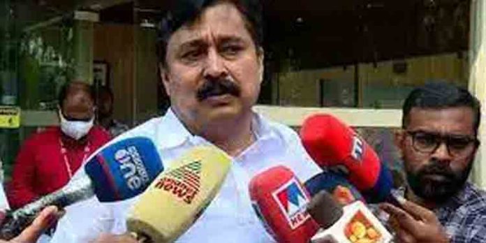 തീര സംരക്ഷണത്തിനായി 2,400 കോടിയുടെ കേന്ദ്ര സഹായം കേരളം ചോദിച്ചു തീര സംരക്ഷണത്തിനായി 2,400 കോടിയുടെ കേന്ദ്ര സഹായം കേരളം ചോദിച്ചു
