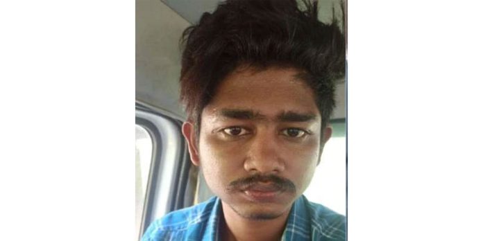 12 ലക്ഷം രൂപ വിലമതിക്കുന്ന സ്വര്ണാഭരണങ്ങളുമായി കടന്നുകളഞ്ഞ ബംഗാള് സ്വദേശിയെ പിടികൂടി 12 ലക്ഷം രൂപ വിലമതിക്കുന്ന സ്വര്ണാഭരണങ്ങളുമായി കടന്നുകളഞ്ഞ ബംഗാള് സ്വദേശിയെ പിടികൂടി