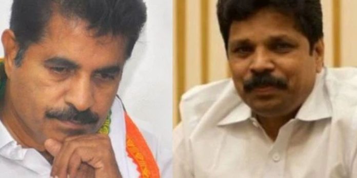 സോളാര് പീഡന കേസ് : അടൂര് പ്രകാശിനെയും എ.പി അനില് കുമാറിനെയും സിബിഐ ചോദ്യം ചെയ്തു സോളാര് പീഡന കേസ് : അടൂര് പ്രകാശിനെയും എ.പി അനില് കുമാറിനെയും സിബിഐ ചോദ്യം ചെയ്തു