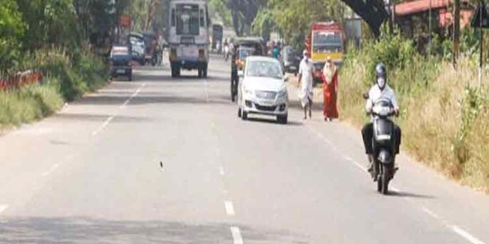 മഴ പെയ്യുമ്പോൾ ഒഴുകി പോകാൻ വിസമ്മതിച്ച കേരളത്തിലെ മലേഷ്യൻ റോഡ് മഴ പെയ്യുമ്പോൾ ഒഴുകി പോകാൻ വിസമ്മതിച്ച കേരളത്തിലെ മലേഷ്യൻ റോഡ്