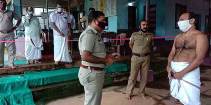 മഞ്ചേശ്വരം ഹൊസങ്കടി അയ്യപ്പ ക്ഷേത്രത്തില് കവര്ച്ച മഞ്ചേശ്വരം ഹൊസങ്കടി അയ്യപ്പ ക്ഷേത്രത്തില് കവര്ച്ച