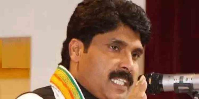 രാഹുല് ഗാന്ധിയുടെ ഓഫീസിലെ ഗാന്ധി ചിത്രം തകര്ത്ത സംഭവത്തില് നിരപരാധികളെ പ്രതികളാക്കി ; ടി.സിദ്ധിഖ് എം എല് എ രാഹുല് ഗാന്ധിയുടെ ഓഫീസിലെ ഗാന്ധി ചിത്രം തകര്ത്ത സംഭവത്തില് നിരപരാധികളെ പ്രതികളാക്കി ; ടി.സിദ്ധിഖ് എം എല് എ