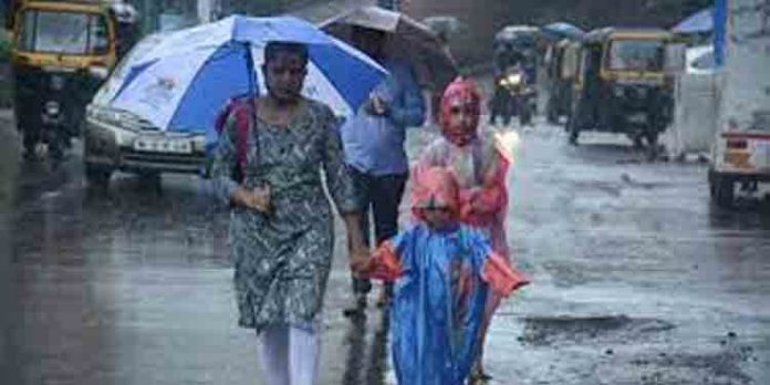 തിങ്കളാഴ്ച മുതല് മഴ ശക്തമാകാന് സാധ്യത ; വിവിധ ജില്ലകളില് മഞ്ഞ അലര്ട്ട് തിങ്കളാഴ്ച മുതല് മഴ ശക്തമാകാന് സാധ്യത ; വിവിധ ജില്ലകളില് മഞ്ഞ അലര്ട്ട്
