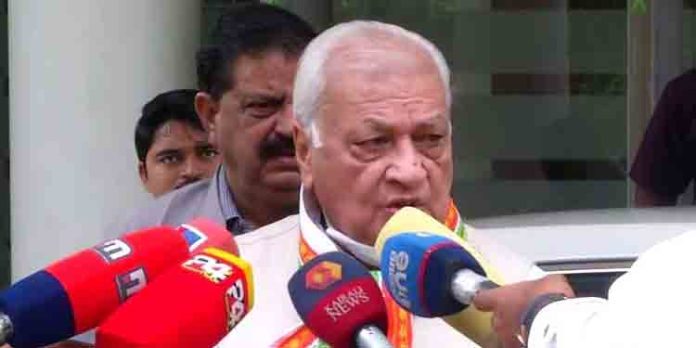 കണ്ണൂര് വി.സി പാര്ട്ടിക്കാരനെ പോലെ പ്രവര്ത്തിക്കുന്നു ; ഗവര്ണര് കണ്ണൂര് വി.സി പാര്ട്ടിക്കാരനെ പോലെ പ്രവര്ത്തിക്കുന്നു ; ഗവര്ണര്