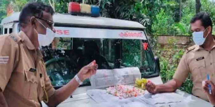 181 കുപ്പികളിലായി 5 ലക്ഷം രൂപയുടെ ഹെറോയിനുമായി അന്യ സംസ്ഥാന തൊഴിലാളി പിടിയില് 181 കുപ്പികളിലായി 5 ലക്ഷം രൂപയുടെ ഹെറോയിനുമായി അന്യ സംസ്ഥാന തൊഴിലാളി പിടിയില്
