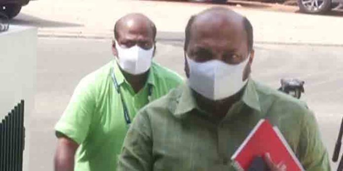 മന്ത്രിയുടെ റൂട്ട് തെറ്റിച്ചെന്ന പേരില് നടപടി ; ഒടുവില് പോലീസുകാരുടെ സസ്പെന്ഷന് പിന്വലിച്ചു മന്ത്രിയുടെ റൂട്ട് തെറ്റിച്ചെന്ന പേരില് നടപടി ; ഒടുവില് പോലീസുകാരുടെ സസ്പെന്ഷന് പിന്വലിച്ചു