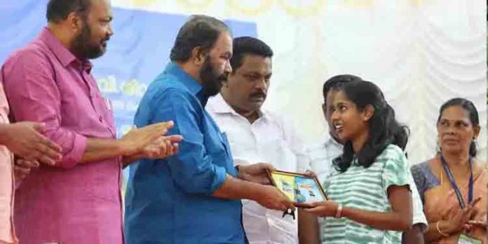 കേരളം വിദ്യാഭ്യാസപരമായി വലിയൊരു വിപ്ലവത്തിലൂടെയാണു കടന്നു പോകുന്നതെന്ന് മന്ത്രി വി.ശിവന്കുട്ടി കേരളം വിദ്യാഭ്യാസപരമായി വലിയൊരു വിപ്ലവത്തിലൂടെയാണു കടന്നു പോകുന്നതെന്ന് മന്ത്രി വി.ശിവന്കുട്ടി