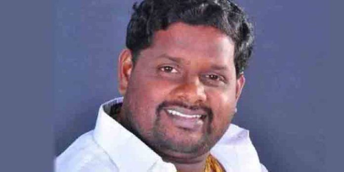 വേളാങ്കണ്ണിയില് പണം ഇടപാടുകാരനെ ഓഫീസില് കയറി വെട്ടിക്കൊന്നു വേളാങ്കണ്ണിയില് പണം ഇടപാടുകാരനെ ഓഫീസില് കയറി വെട്ടിക്കൊന്നു