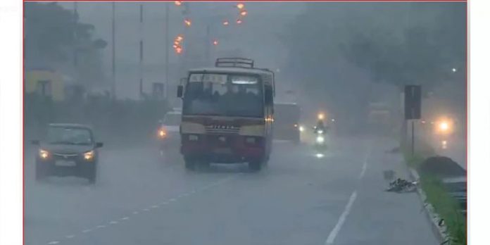 സംസ്ഥാനത്ത് ശക്തമായ മഴയിലും മലവെള്ളപ്പാച്ചിലിലുമായി ഇന്ന് എട്ട് മരണം സംസ്ഥാനത്ത് ശക്തമായ മഴയിലും മലവെള്ളപ്പാച്ചിലിലുമായി ഇന്ന് എട്ട് മരണം