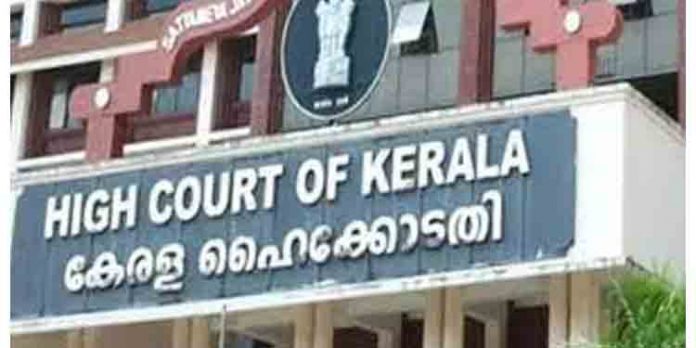 നഗരത്തിലെ വെള്ളക്കെട്ടിന് യുദ്ധകാലാടിസ്ഥാനത്തില് പരിഹാരം വേണമെന്ന് ഹൈകോടതി നഗരത്തിലെ വെള്ളക്കെട്ടിന് യുദ്ധകാലാടിസ്ഥാനത്തില് പരിഹാരം വേണമെന്ന് ഹൈകോടതി