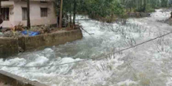 അതിശക്ത മഴ തുടരുന്നതിനാല് സംസ്ഥാനം അതി ജാഗ്രതയില് അതിശക്ത മഴ തുടരുന്നതിനാല് സംസ്ഥാനം അതി ജാഗ്രതയില്