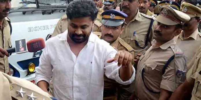 നടിയെ പീഡിപ്പിച്ചു ദൃശ്യങ്ങൾ പകർത്തിയ കേസിന്റെ വിചാരണ ; അതിജീവിത നൽകിയ ഹർജി ജസ്റ്റിസ് സിയാദ് റഹ്മാൻ പരിഗണിക്കും നടിയെ പീഡിപ്പിച്ചു ദൃശ്യങ്ങൾ പകർത്തിയ കേസിന്റെ വിചാരണ ; അതിജീവിത നൽകിയ ഹർജി ജസ്റ്റിസ് സിയാദ് റഹ്മാൻ പരിഗണിക്കും
