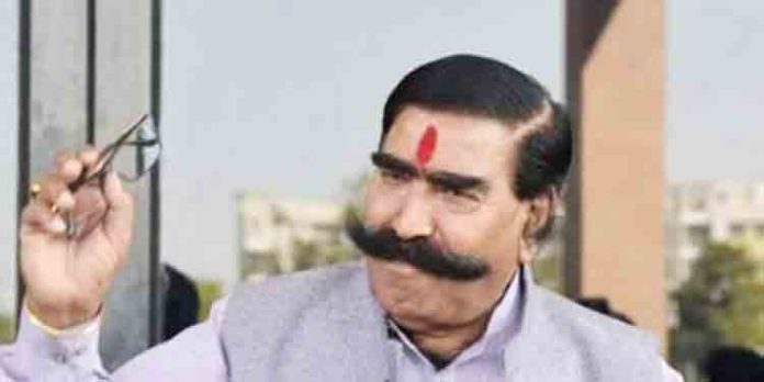 പശുസംരക്ഷരണത്തിന്റെ പേരില് ഇതുവരെ അഞ്ച് പേരെ തല്ലിക്കൊന്നിട്ടുണ്ടെന്ന് രാജസ്ഥാനിലെ ബിജെപി മുന് എംഎല്എ പശുസംരക്ഷരണത്തിന്റെ പേരില് ഇതുവരെ അഞ്ച് പേരെ തല്ലിക്കൊന്നിട്ടുണ്ടെന്ന് രാജസ്ഥാനിലെ ബിജെപി മുന് എംഎല്എ