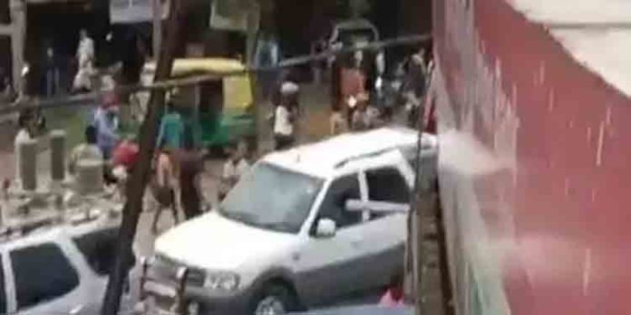 ബീഹാര് മുഖ്യമന്ത്രി നിതീഷ് കുമാറിന്റെ വാഹനവ്യൂഹത്തിന് നേരെ ആക്രമണം ; 11 പേര് അറസ്റ്റില് ബീഹാര് മുഖ്യമന്ത്രി നിതീഷ് കുമാറിന്റെ വാഹനവ്യൂഹത്തിന് നേരെ ആക്രമണം ; 11 പേര് അറസ്റ്റില്