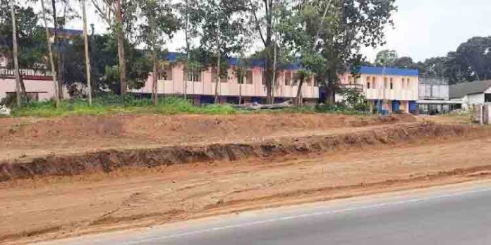 ദേശീയപാത നിര്മാണത്തിന്റെ മറവില് മണ്ണെടുപ്പും പാറകടത്തും ദേശീയപാത നിര്മാണത്തിന്റെ മറവില് മണ്ണെടുപ്പും പാറകടത്തും
