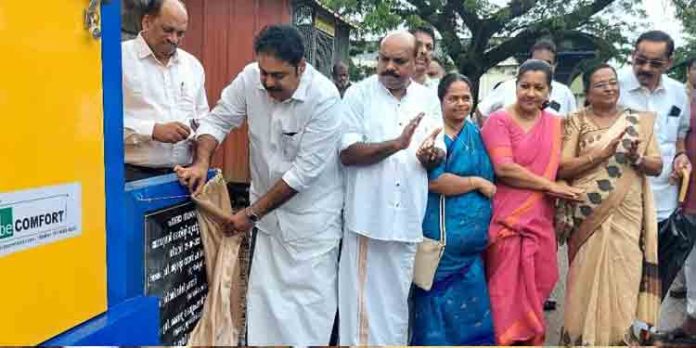 സ്റ്റീല് നിര്മ്മിതമായ മോഡുലാര് ടോയ്ലറ്റുകള് നിര്മ്മാണം പൂര്ത്തിയാക്കി തുറന്നുകൊടുത്തു സ്റ്റീല് നിര്മ്മിതമായ മോഡുലാര് ടോയ്ലറ്റുകള് നിര്മ്മാണം പൂര്ത്തിയാക്കി തുറന്നുകൊടുത്തു