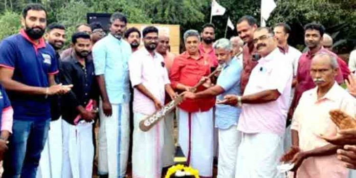 പ്രളയത്തിൽ രക്ഷകരാകും ; ഡിവൈഎഫ്ഐയുടെ വള്ളം നീരണിഞ്ഞു പ്രളയത്തിൽ രക്ഷകരാകും ; ഡിവൈഎഫ്ഐയുടെ വള്ളം നീരണിഞ്ഞു