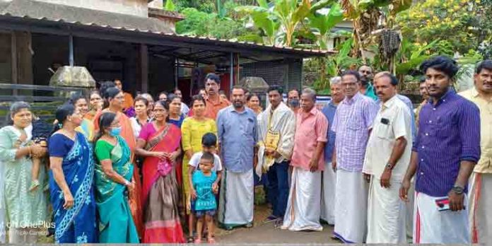 പമ്പാനദിയില് മുങ്ങിതാഴ്ന്ന ആളെ രക്ഷിച്ച യുവാവിനെ അനുമോദിച്ചു പമ്പാനദിയില് മുങ്ങിതാഴ്ന്ന ആളെ രക്ഷിച്ച യുവാവിനെ അനുമോദിച്ചു