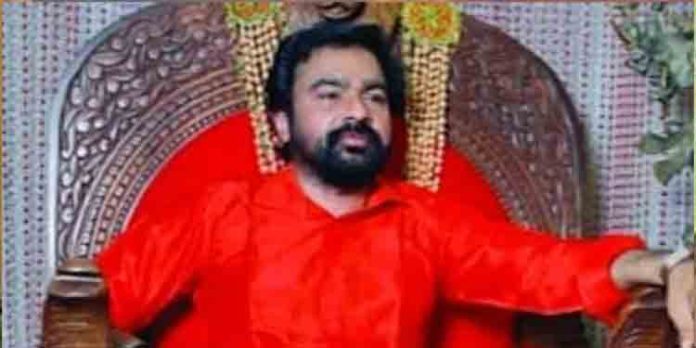 മോന്സണ് മാവുങ്കല് സമര്പ്പിച്ച ഹര്ജി സുപ്രിംകോടതി ഇന്ന് പരിഗണിക്കും മോന്സണ് മാവുങ്കല് സമര്പ്പിച്ച ഹര്ജി സുപ്രിംകോടതി ഇന്ന് പരിഗണിക്കും