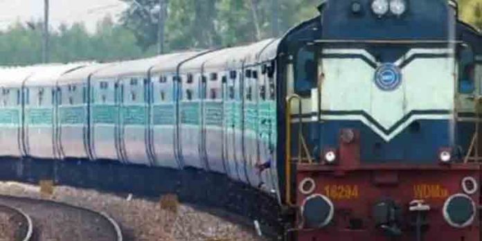 ട്രെയിനുകളിലെ കോചുകളില് ഡിജിറ്റല് ഡിസ്പ്ലേ ബോര്ഡുകള് ; തത്സമയവിവരങ്ങള് അറിയാം ട്രെയിനുകളിലെ കോചുകളില് ഡിജിറ്റല് ഡിസ്പ്ലേ ബോര്ഡുകള് ; തത്സമയവിവരങ്ങള് അറിയാം