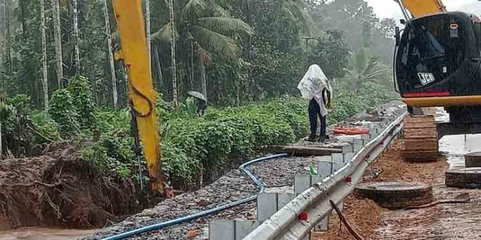 ചെത്തോങ്കര വലിയതോടിന്റെ വീതികൂട്ടുന്ന പണി പുനരാരംഭിച്ചു ചെത്തോങ്കര വലിയതോടിന്റെ വീതികൂട്ടുന്ന പണി പുനരാരംഭിച്ചു