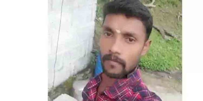 പൊറോട്ട തൊണ്ടയില് കുടുങ്ങി യുവാവ് മരിച്ചു പൊറോട്ട തൊണ്ടയില് കുടുങ്ങി യുവാവ് മരിച്ചു