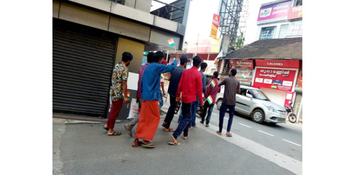 റാന്നിയിൽ നടന്ന അന്യസംസ്ഥാന തൊഴിലാളികളുടെ സ്വാതന്ത്ര്യദിന റാലി കൗതുകമുണര്ത്തി റാന്നിയിൽ നടന്ന അന്യസംസ്ഥാന തൊഴിലാളികളുടെ സ്വാതന്ത്ര്യദിന റാലി കൗതുകമുണര്ത്തി