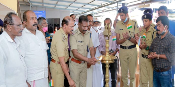 സൈനികരെ ആദരിച്ചു സൈനികരെ ആദരിച്ചു