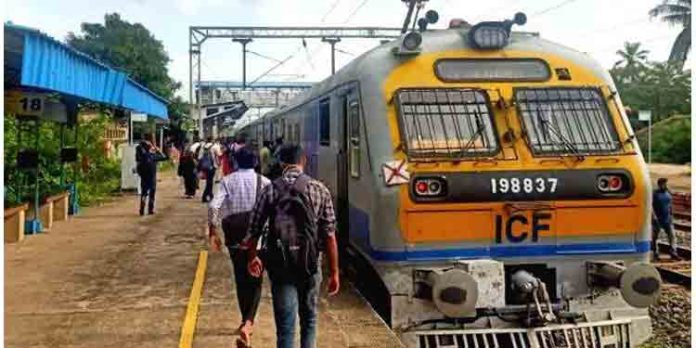 ഓട്ട വീണ പ്ളാറ്റ് ഫോം, ഒന്നിനും രണ്ടിനും ഓടണം ; കണ്ണൂര് -മംഗളൂരു പാതയില് തുരുമ്പന് മെമു ഓട്ട വീണ പ്ളാറ്റ് ഫോം, ഒന്നിനും രണ്ടിനും ഓടണം ; കണ്ണൂര് -മംഗളൂരു പാതയില് തുരുമ്പന് മെമു