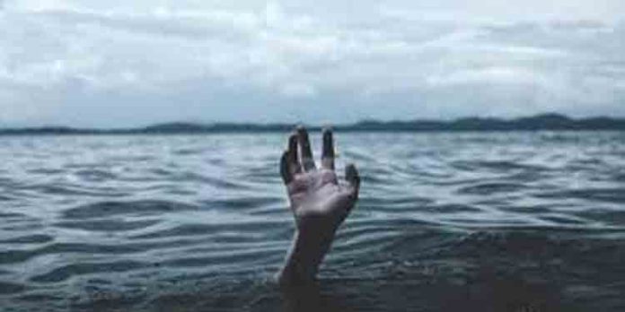 സെല്ഫി എടുക്കുന്നതിനിടെ കാല്വഴുതി നദിയില് വീണ 15 കാരന് മുങ്ങിമരിച്ചു സെല്ഫി എടുക്കുന്നതിനിടെ കാല്വഴുതി നദിയില് വീണ 15 കാരന് മുങ്ങിമരിച്ചു