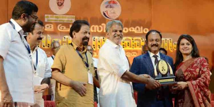 ഡോ.സിദ്ദീക്ക് അഹമ്മദിന് കേരള പ്രവാസി സംഘം പുരസ്കാരം ഡോ.സിദ്ദീക്ക് അഹമ്മദിന് കേരള പ്രവാസി സംഘം പുരസ്കാരം