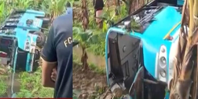 സ്വകാര്യ ബസ് വയലിലേക്ക് മറിഞ്ഞ് അപകടം ; നിരവധി പേര്ക്ക് പരിക്ക് സ്വകാര്യ ബസ് വയലിലേക്ക് മറിഞ്ഞ് അപകടം ; നിരവധി പേര്ക്ക് പരിക്ക്
