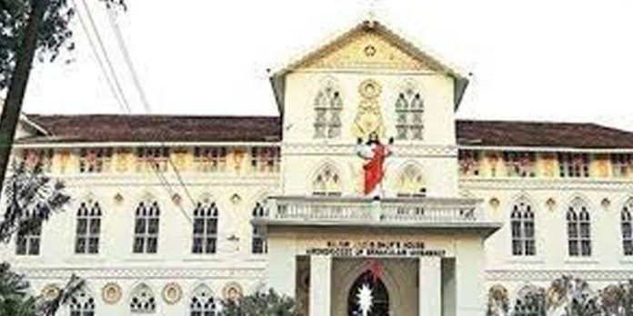 എറണാകുളം – അങ്കമാലി അതിരൂപതയില് ഏകീകൃത കുര്ബാനക്രമം ആരംഭിക്കാനുള്ള നീക്കത്തിനെതിരേ പ്രതിഷേധം എറണാകുളം – അങ്കമാലി അതിരൂപതയില് ഏകീകൃത കുര്ബാനക്രമം ആരംഭിക്കാനുള്ള നീക്കത്തിനെതിരേ പ്രതിഷേധം
