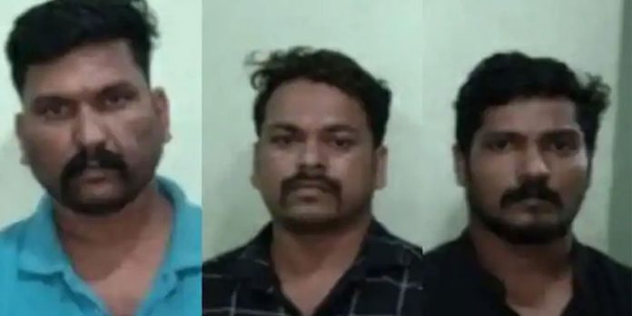 തലസ്ഥാന നഗരിയില് വീണ്ടും ഗുണ്ടാ വിളയാട്ടം ; കോളേജ് വിദ്യാര്ത്ഥിയെ വെട്ടിക്കൊലപ്പെടുത്താന് ശ്രമിച്ച കേസില് മൂന്ന് പേരെ പോലീസ് പിടികൂടി തലസ്ഥാന നഗരിയില് വീണ്ടും ഗുണ്ടാ വിളയാട്ടം ; കോളേജ് വിദ്യാര്ത്ഥിയെ വെട്ടിക്കൊലപ്പെടുത്താന് ശ്രമിച്ച കേസില് മൂന്ന് പേരെ പോലീസ് പിടികൂടി