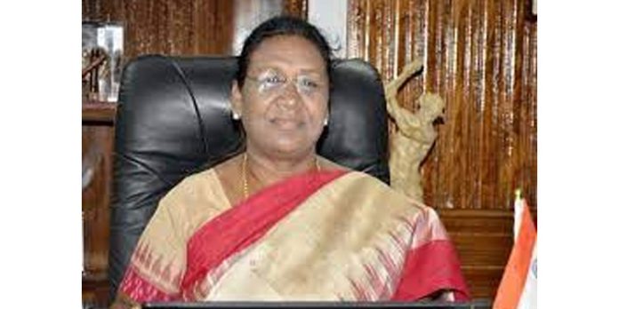 രാഷ്ട്രപതി ദ്രൗപദി മുര്മുവിന്റെ മകളുടെ പേരില് വ്യാജ ട്വിറ്റര് അക്കൗണ്ട് ഉണ്ടാക്കിയ സോഫ്റ്റ് വെയര് എന്ജിനിയര് പിടിയില് രാഷ്ട്രപതി ദ്രൗപദി മുര്മുവിന്റെ മകളുടെ പേരില് വ്യാജ ട്വിറ്റര് അക്കൗണ്ട് ഉണ്ടാക്കിയ സോഫ്റ്റ് വെയര് എന്ജിനിയര് പിടിയില്
