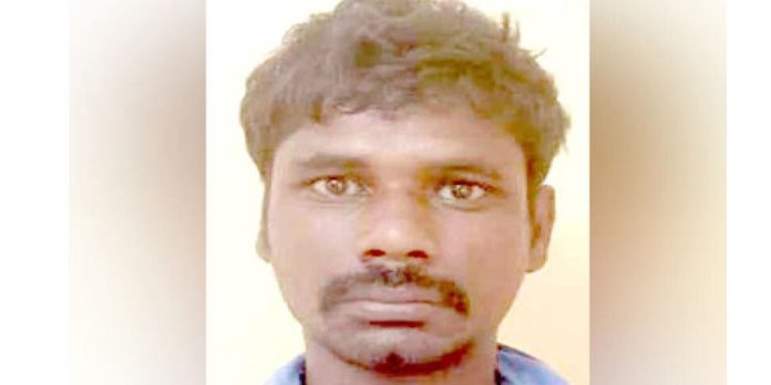 വീട്ടില്നിന്ന് സ്വര്ണവും പണവും കവര്ന്ന മോഷ്ടാവ് പിടിയില് വീട്ടില്നിന്ന് സ്വര്ണവും പണവും കവര്ന്ന മോഷ്ടാവ് പിടിയില്
