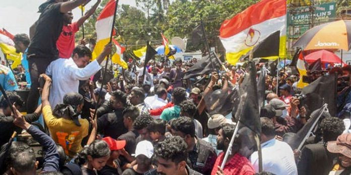 വിഴിഞ്ഞം സമരത്തിനെതിരെ കേന്ദ്ര സേന വേണ്ടെന്ന് സംസ്ഥാന സര്ക്കാര് വിഴിഞ്ഞം സമരത്തിനെതിരെ കേന്ദ്ര സേന വേണ്ടെന്ന് സംസ്ഥാന സര്ക്കാര്