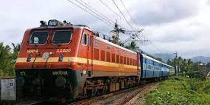 ട്രെയിന് തട്ടി യുവാവിന് ഗുരുതര പരിക്ക് ട്രെയിന് തട്ടി യുവാവിന് ഗുരുതര പരിക്ക്