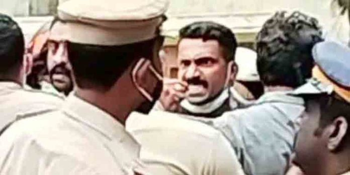 എല്ഡിഎഫ് ജാഥയ്ക്കുനേര്ക്ക് ബിജെപി ആക്രമണം എല്ഡിഎഫ് ജാഥയ്ക്കുനേര്ക്ക് ബിജെപി ആക്രമണം