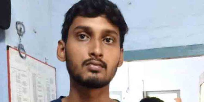 എല്.എസ്.ഡി സ്റ്റാമ്പും കഞ്ചാവുമായി മെഡിക്കല് വിദ്യാര്ത്ഥികള് പിടിയില് എല്.എസ്.ഡി സ്റ്റാമ്പും കഞ്ചാവുമായി മെഡിക്കല് വിദ്യാര്ത്ഥികള് പിടിയില്