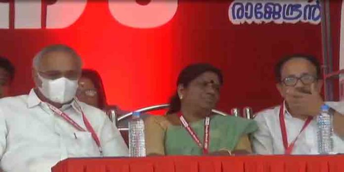 എല്ലാവകുപ്പിന്റെയും നിയന്ത്രണം കയ്യടക്കുന്നു ; മുഖ്യമന്ത്രി ഏകാധിപതിയെ പോലെ – സിപിഐ എല്ലാവകുപ്പിന്റെയും നിയന്ത്രണം കയ്യടക്കുന്നു ; മുഖ്യമന്ത്രി ഏകാധിപതിയെ പോലെ – സിപിഐ