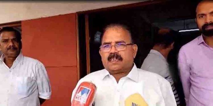 തന്റെ വീടാക്രമണം ബിജെപി ആസൂത്രിതമായി നടപ്പാക്കിയതെന്ന് സിപിഎം ജില്ലാ സെക്രട്ടറി ആനാവൂര് നാഗപ്പന് തന്റെ വീടാക്രമണം ബിജെപി ആസൂത്രിതമായി നടപ്പാക്കിയതെന്ന് സിപിഎം ജില്ലാ സെക്രട്ടറി ആനാവൂര് നാഗപ്പന്
